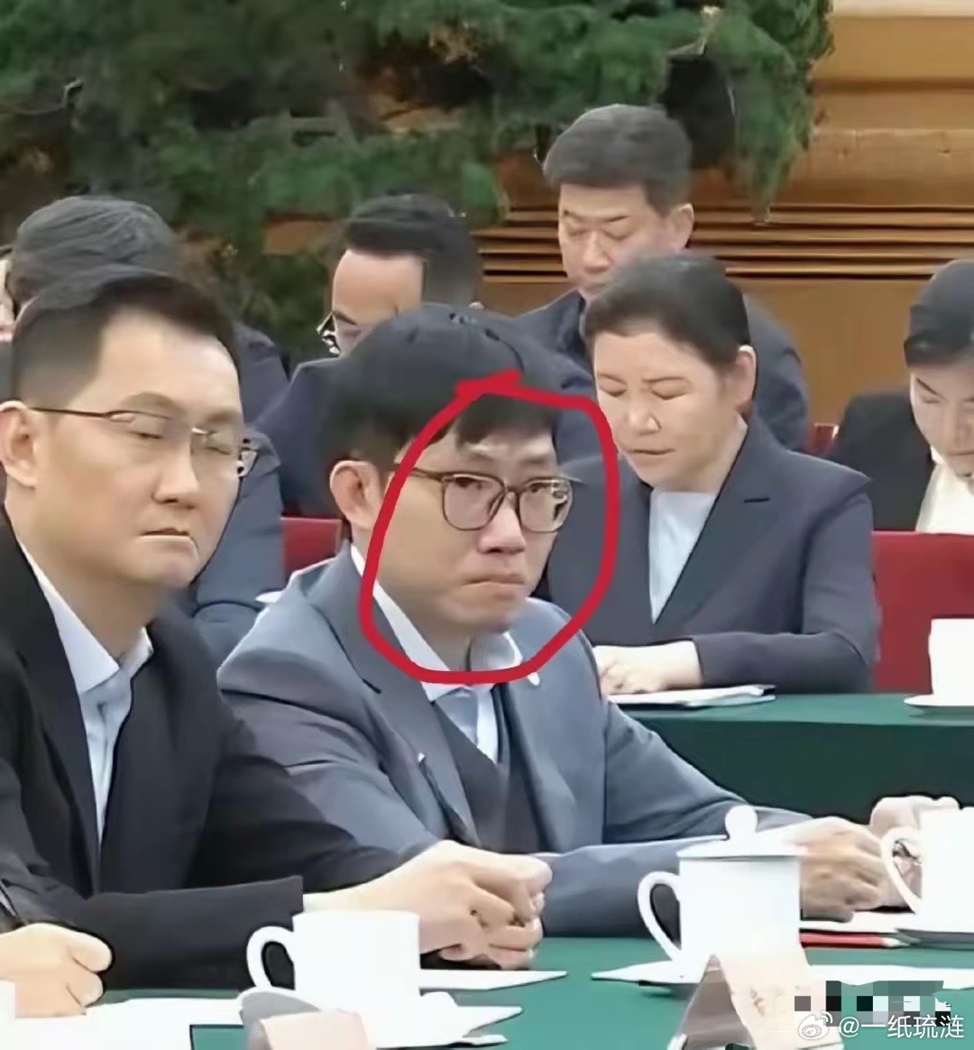 这帮老股民啊，真是拿着血肉之躯去拼人家的超级计算机。你半夜翻报表，人家算法零点几