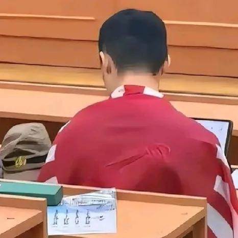 RT 的消息，莫斯科国立大学对涉事学生的开除文件已经正式下达。这一结果，既是对亵