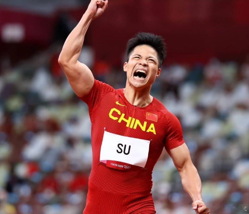 苏炳添退役苏炳添田径 再见苏神！36岁苏炳添自宣退役，结束21年短跑生涯。北京时