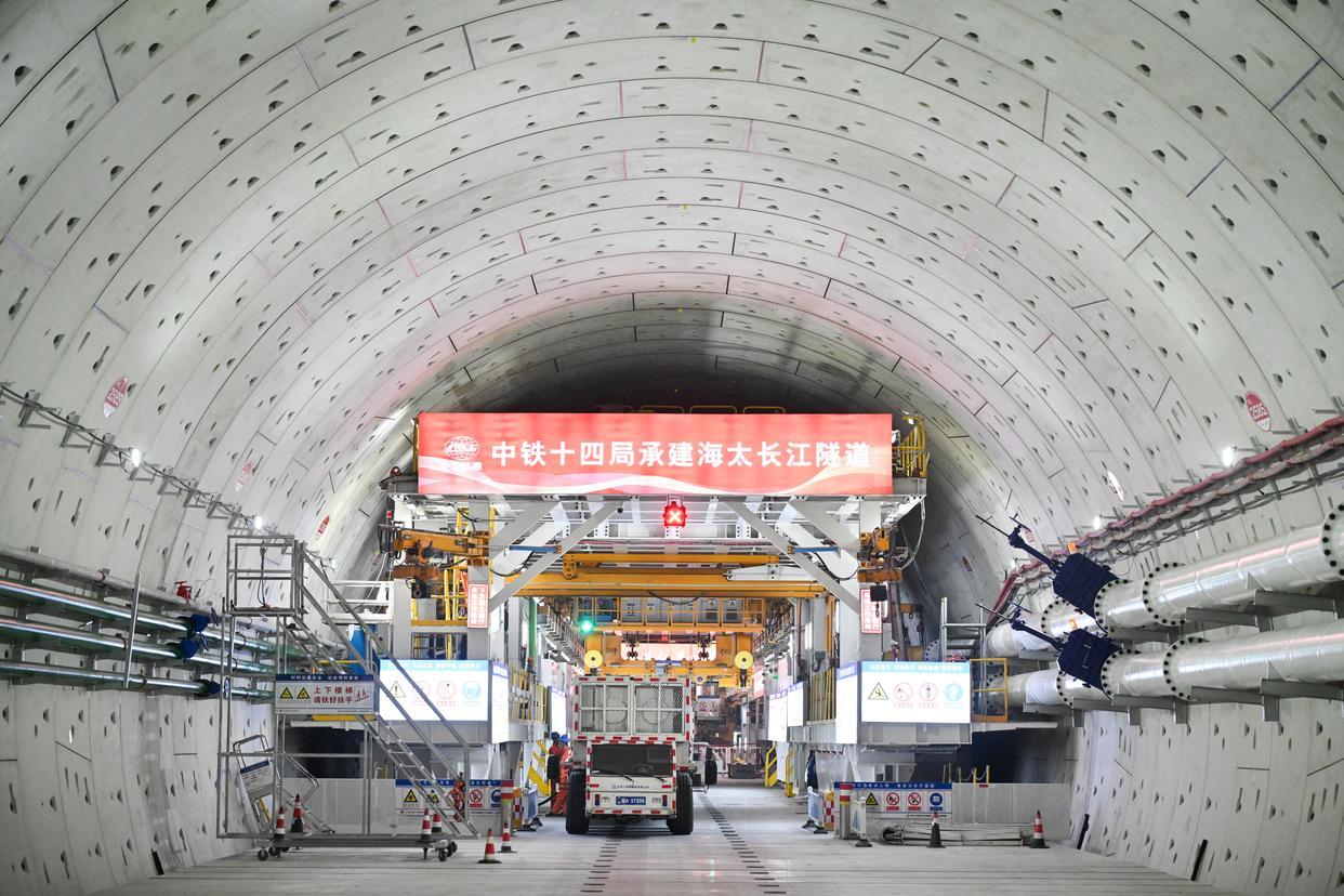 5月4日，据央视新闻直播间报道，昨天，在长江入海口水下75米处，随着“江海号”盾