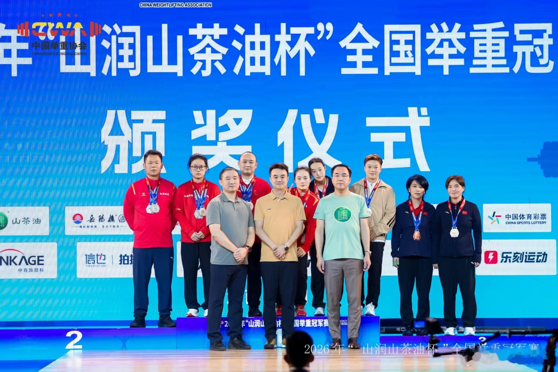 江西姑娘在全国举重冠军赛斩获佳绩 太飒了！近日，2026年全国女子举重冠军赛圆满