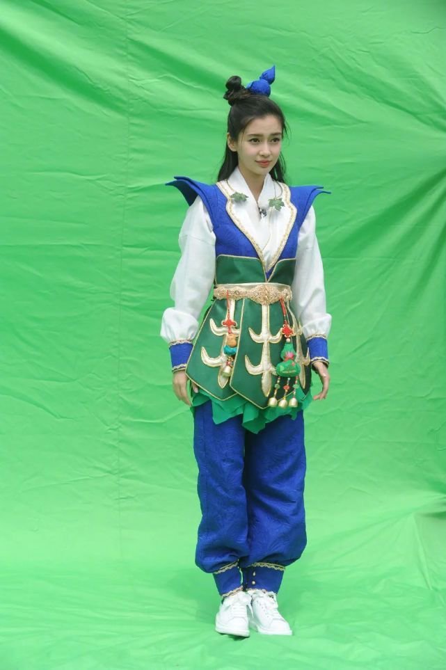 angelababy angelababy 托举的伟大在于 流失的不止是时间和金