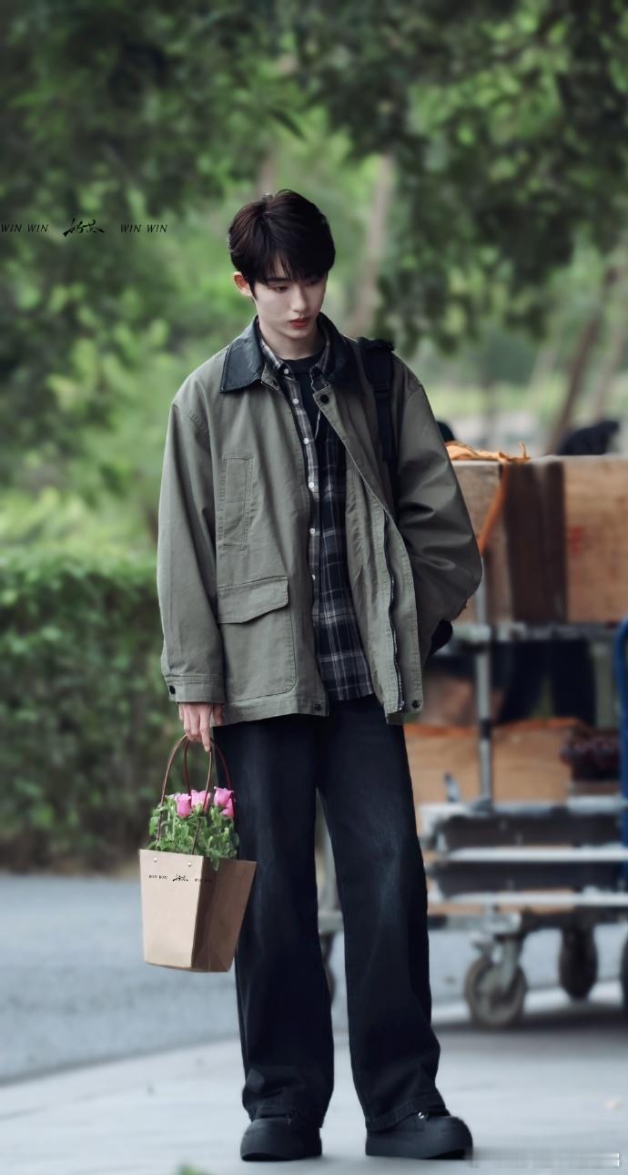 董思成陈砚周好帅 董思成陈砚周的帅真的很有辨识度，《今天是太阳雨》陈砚周最新路透