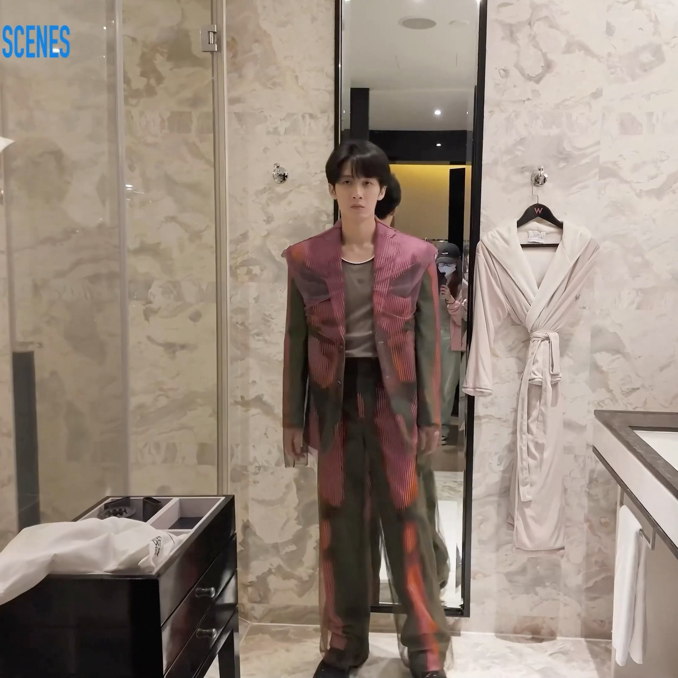 像小时候玩儿过的换装小游戏（建模好看穿什么都好看 