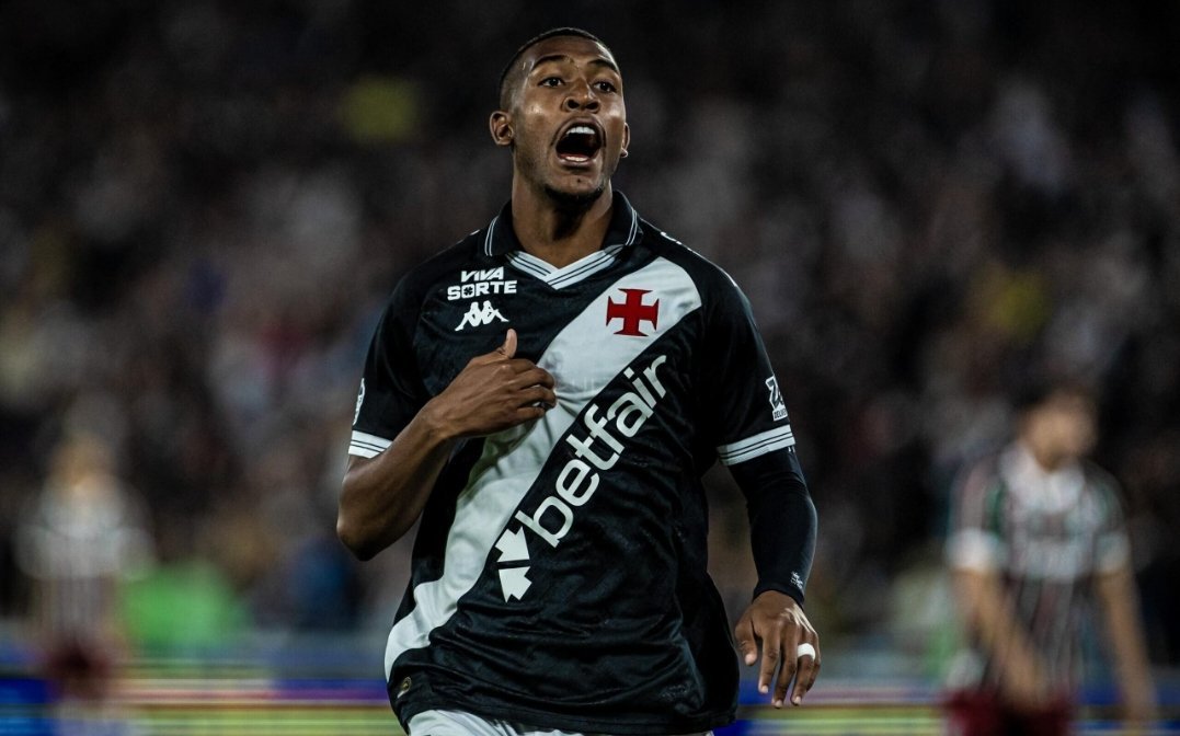 罗马诺证实巴西媒体关于拉扬的报道，这位19岁的巴西球员确实在拜仁的引援名单上。他