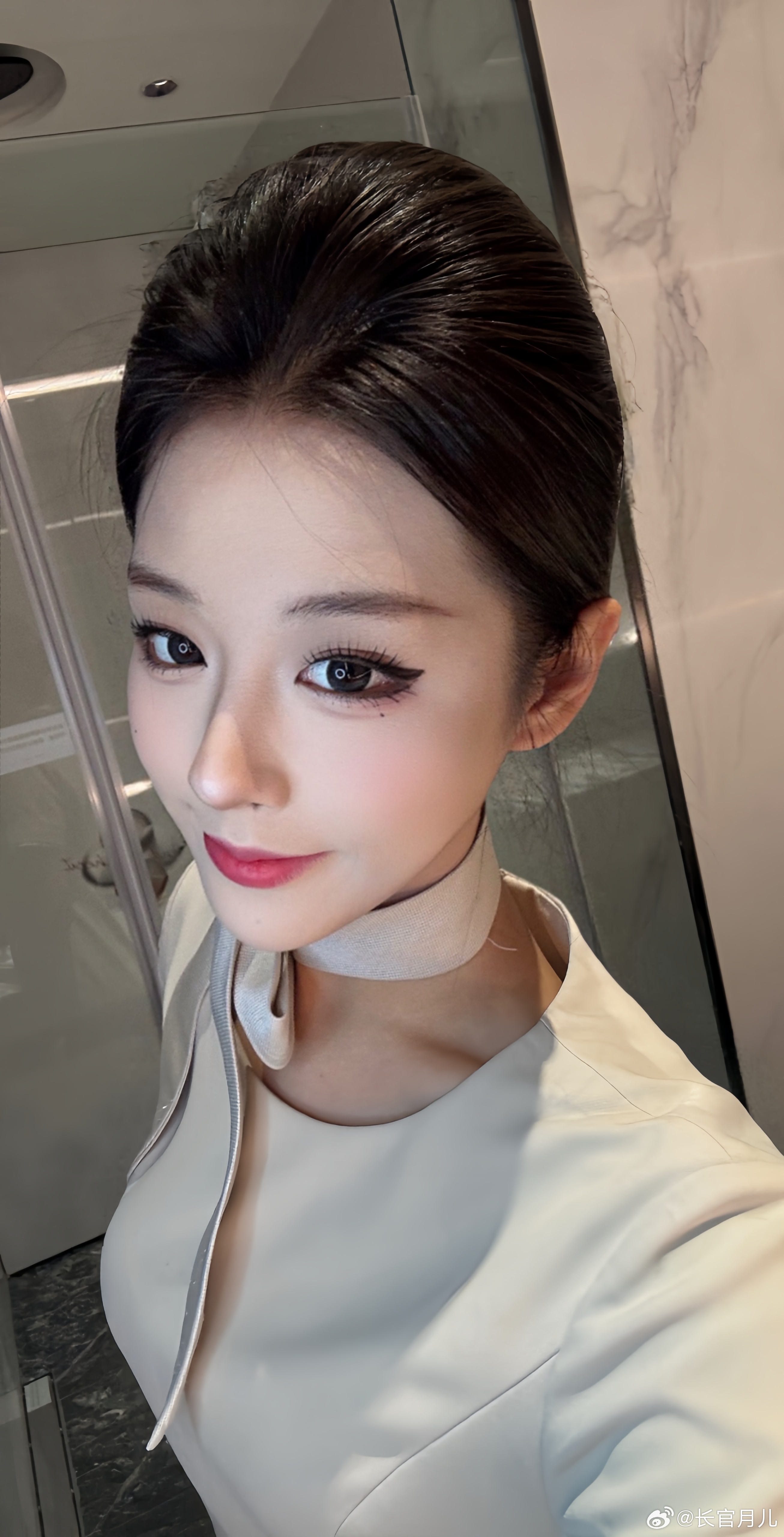 空姐的制服照，又美又飒。 