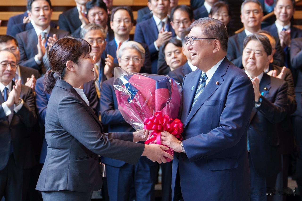 执政了386天
石破茂首相退了
你对他任内，怎么评价？