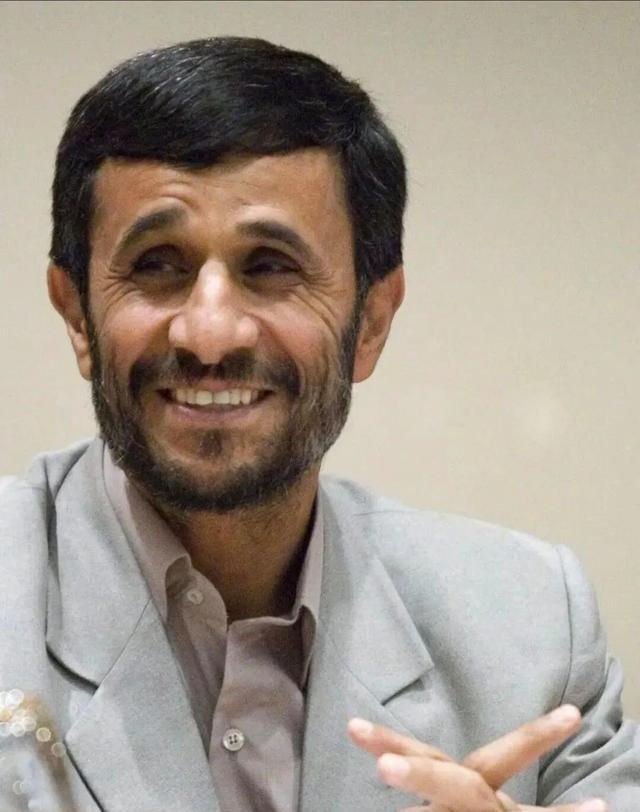 全球格局生变！伊朗前总统内贾德直言：我们不是殖民地，美国若不想衰落必须学会尊重，