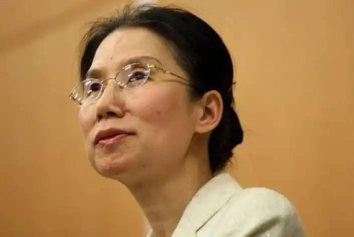 中科院教授杨佳：29 岁双目突然失明，遭失明被丈夫和孩子无情抛弃，丈夫携女儿人间