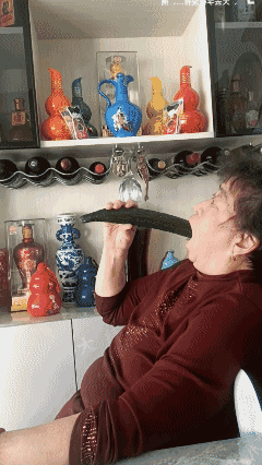 老大姨
也玩年轻人玩的把戏？