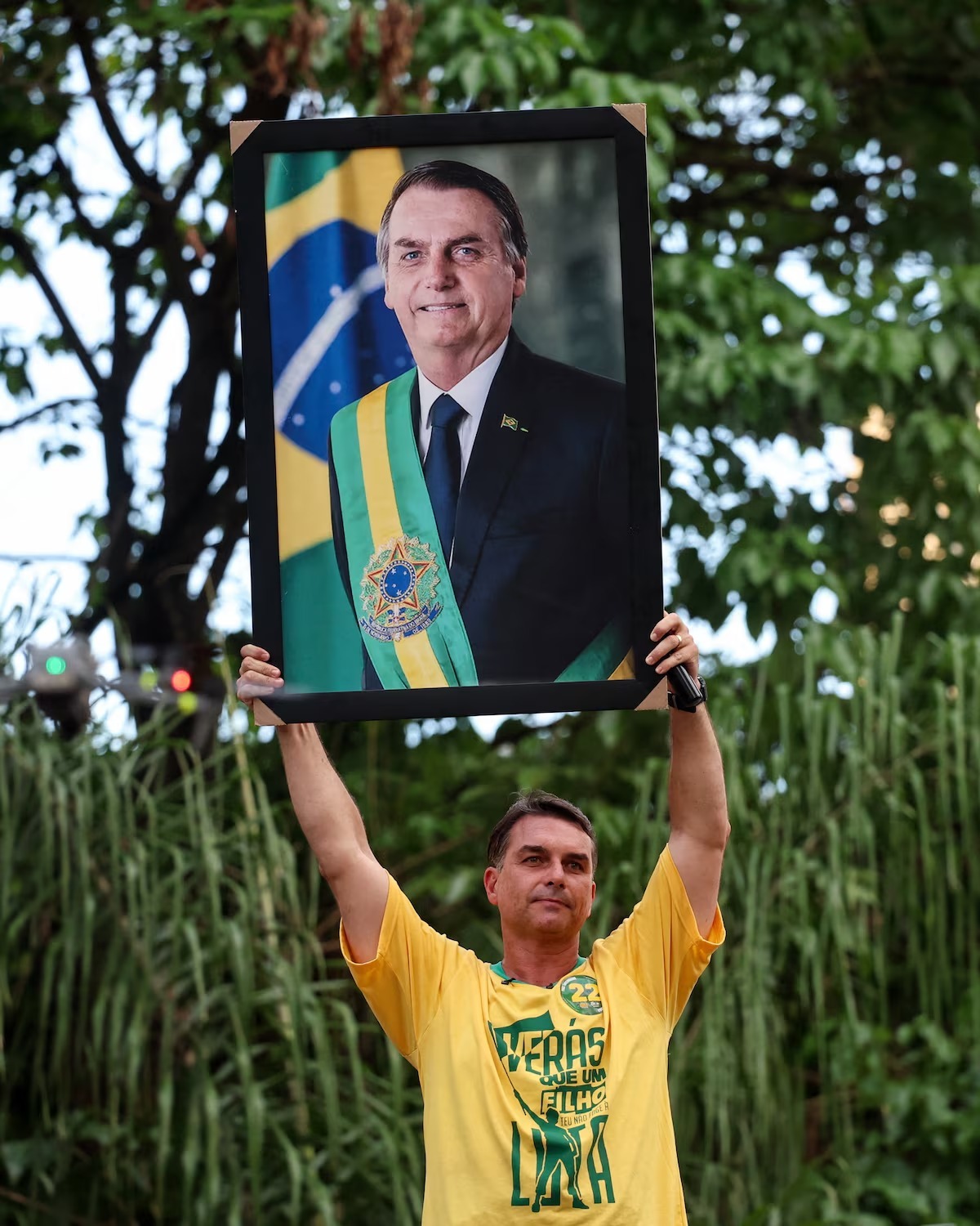 🇧🇷 博索纳罗家族距离重返巴西权力核心，仅一步之遥！弗拉维奥·博索纳罗在总统