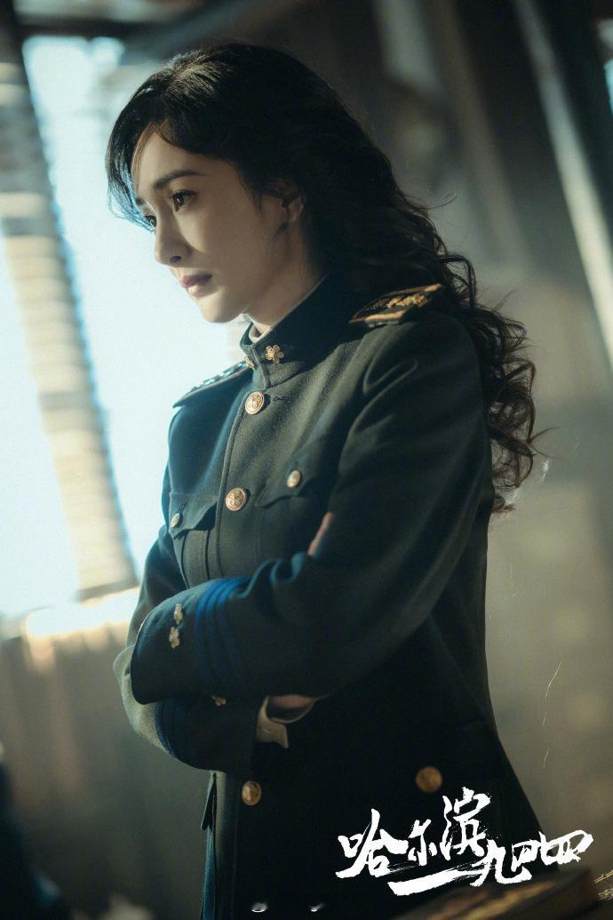抛开事实不谈，这应该是一个女人对另一个女人的怨念。 ​​​#哈尔滨一九四四# ​