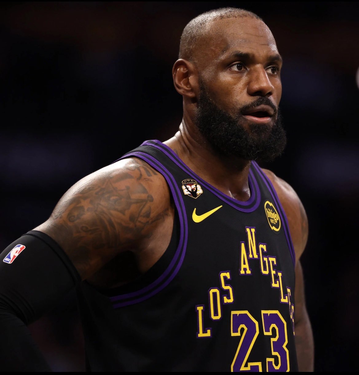 湖人本赛季的成败现在取决于詹姆斯能否回到2018年的状态。里夫斯伤缺四到六周