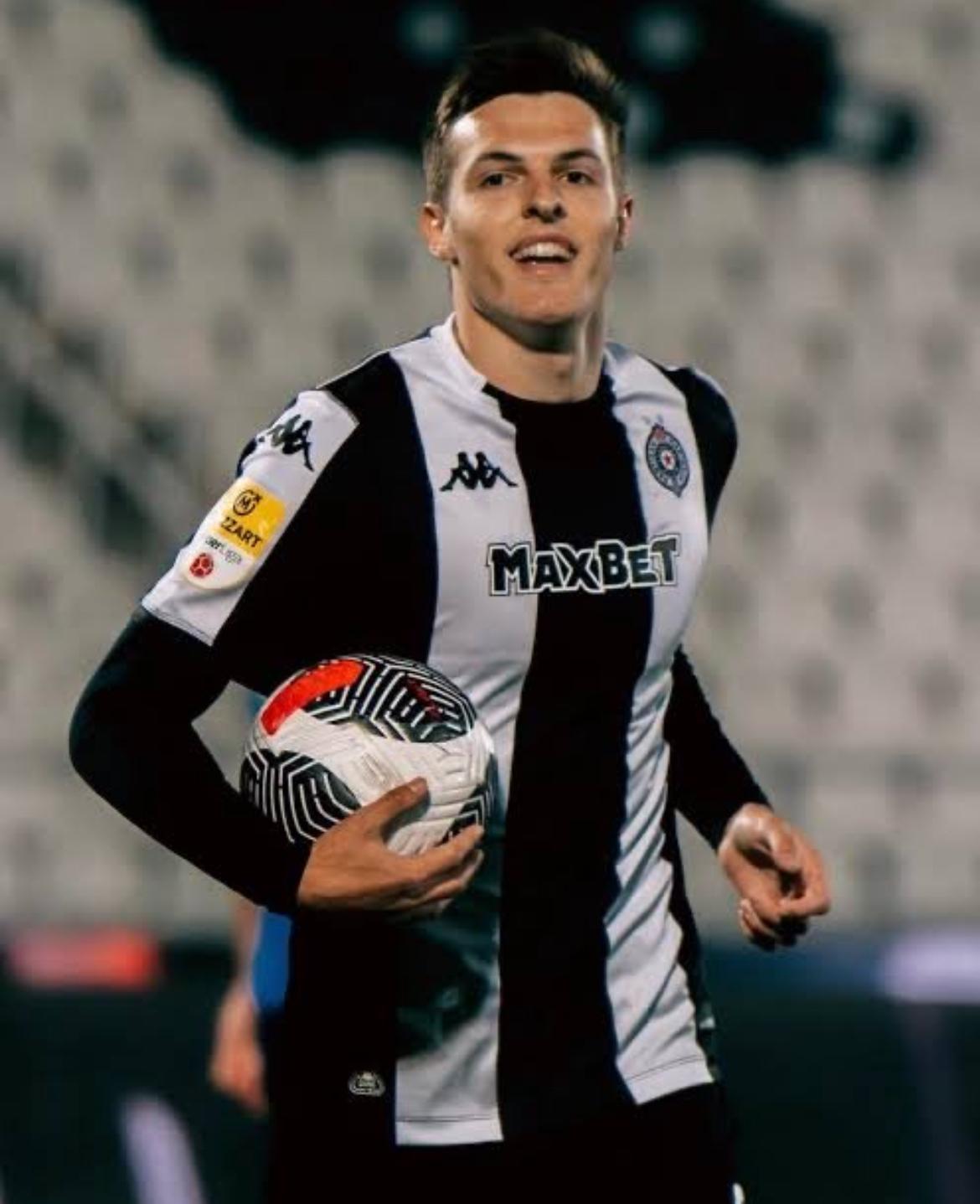 至少800万！这个价格可不便宜！
米兰刚刚从贝尔格莱德游击队俱乐部签下了前锋安德