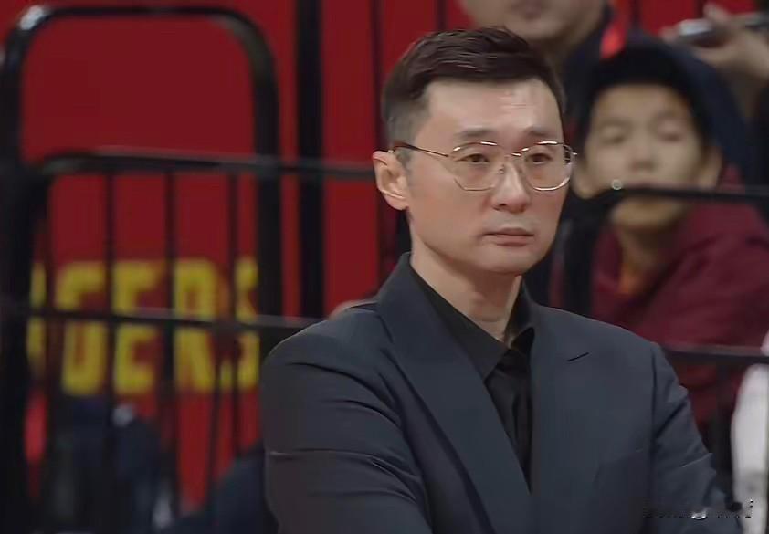 新疆球迷多给刘炜一些考察的时间吧！最近有一位忠实的新疆球迷亲自写信给新疆男篮俱乐