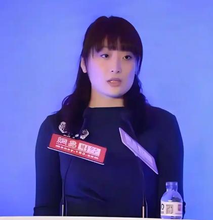 大公主打官司前后反差有多大！！！


宗馥莉变化很大
从眼神到气场都透着股狠劲