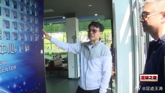 现在做节目，对于解说词、电视表现手法这些考虑的少了，更多的是希望通过不同的人、不
