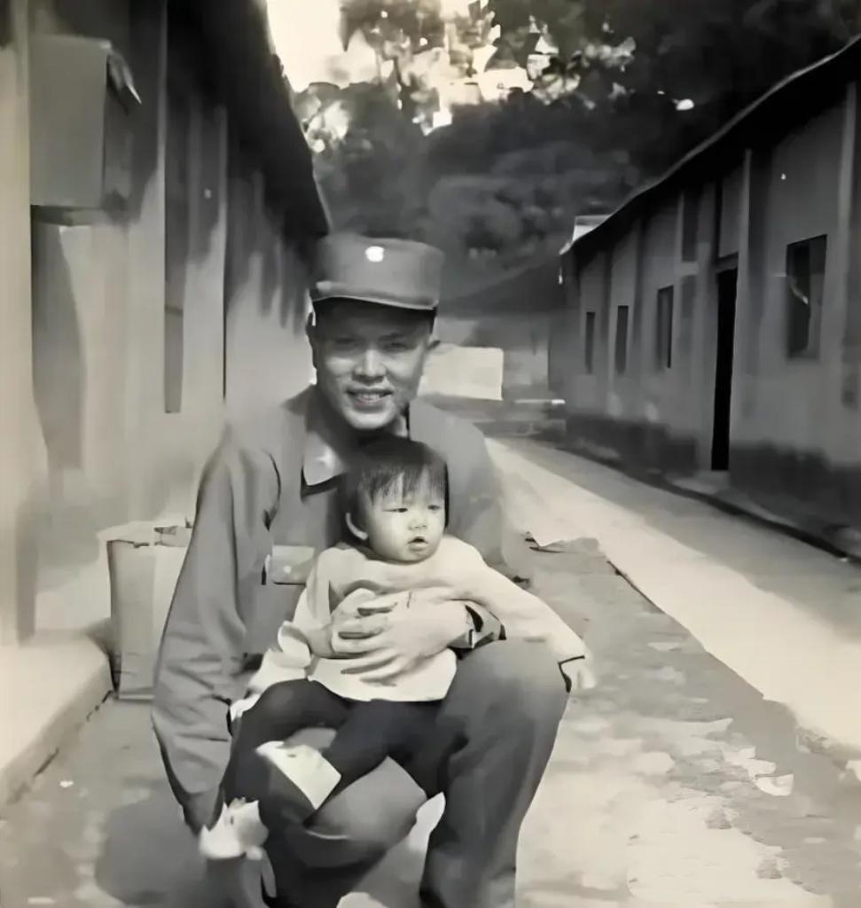 郑丽文的两岸和平观点如何我早就看出郑丽文的本质，她就是一个“光谈爱不结婚”的骗子