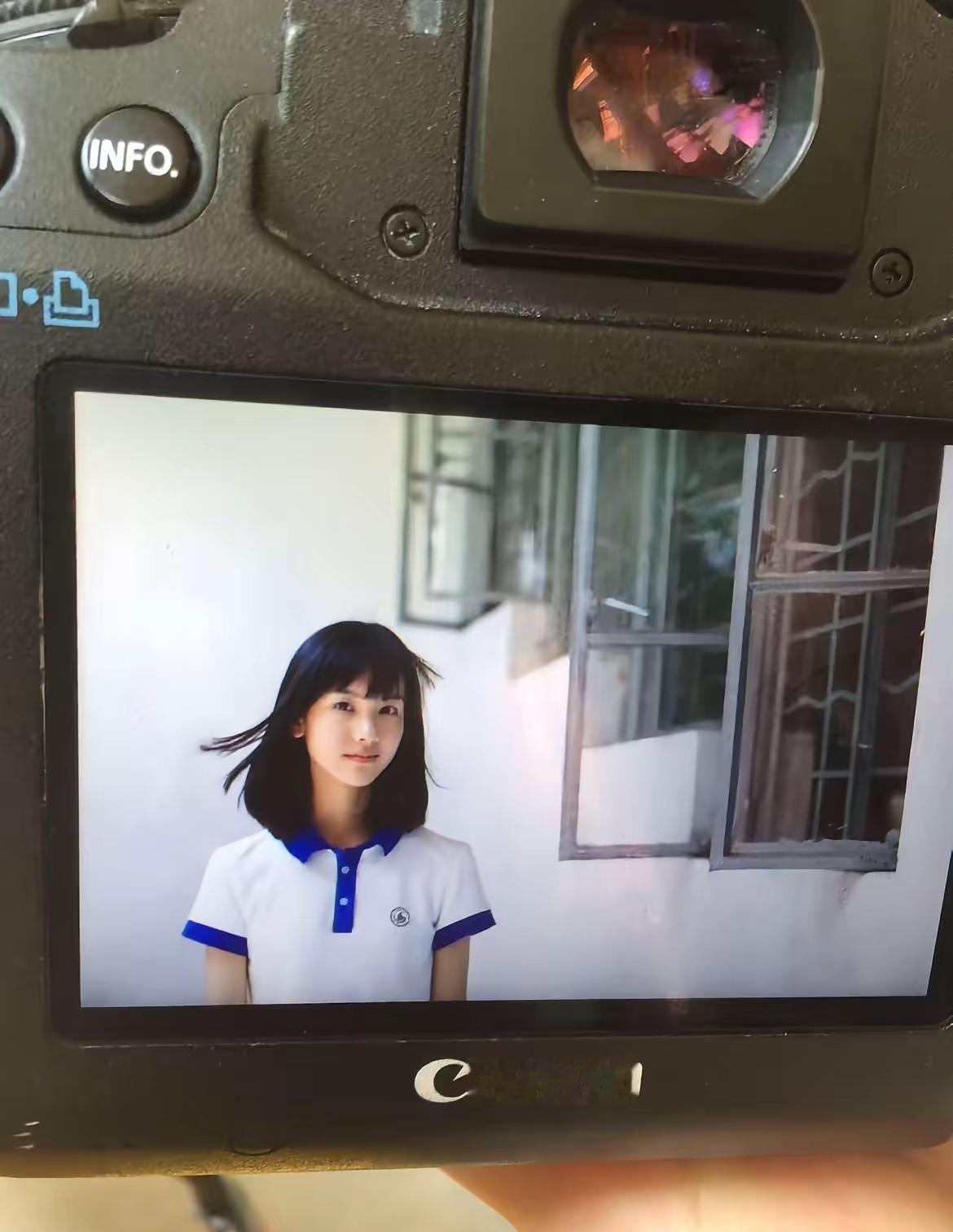 女孩有个陌生人很爱你 你知道吗。女孩有个陌生人很爱你 你知道吗我第一次喜欢一个与