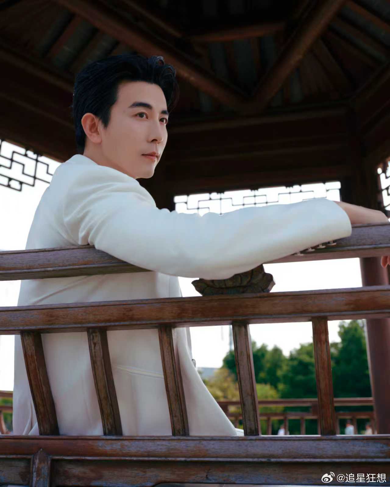 李川白玉兰红毯主持李川白玉兰现场投简历 李川这次是去白玉兰主持的，结果自己给自己
