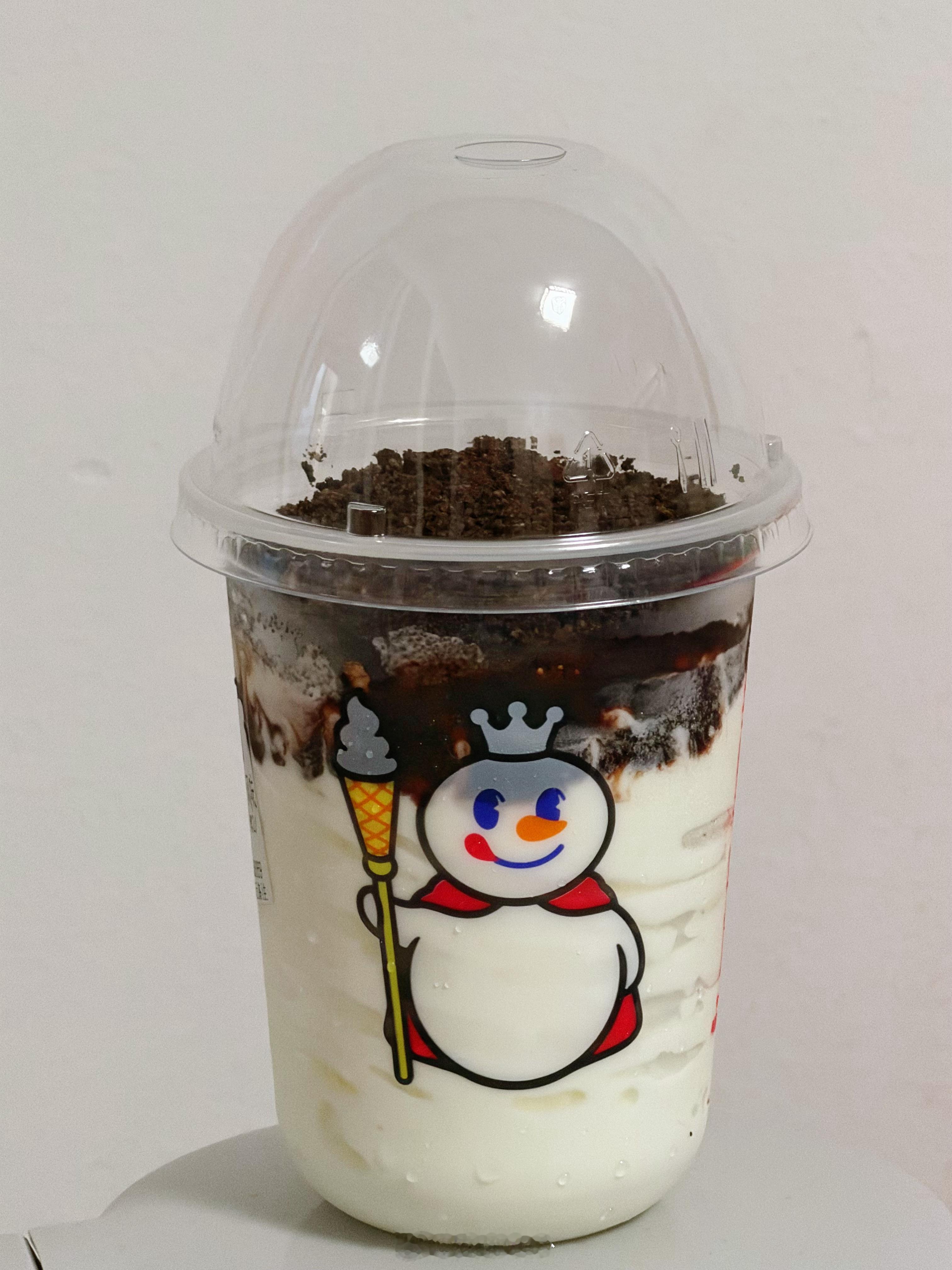 赛季结束，终于可以休息一阵子了，开荤吃个冰，心里还是存着肖华会如三捧马刺一般再抬