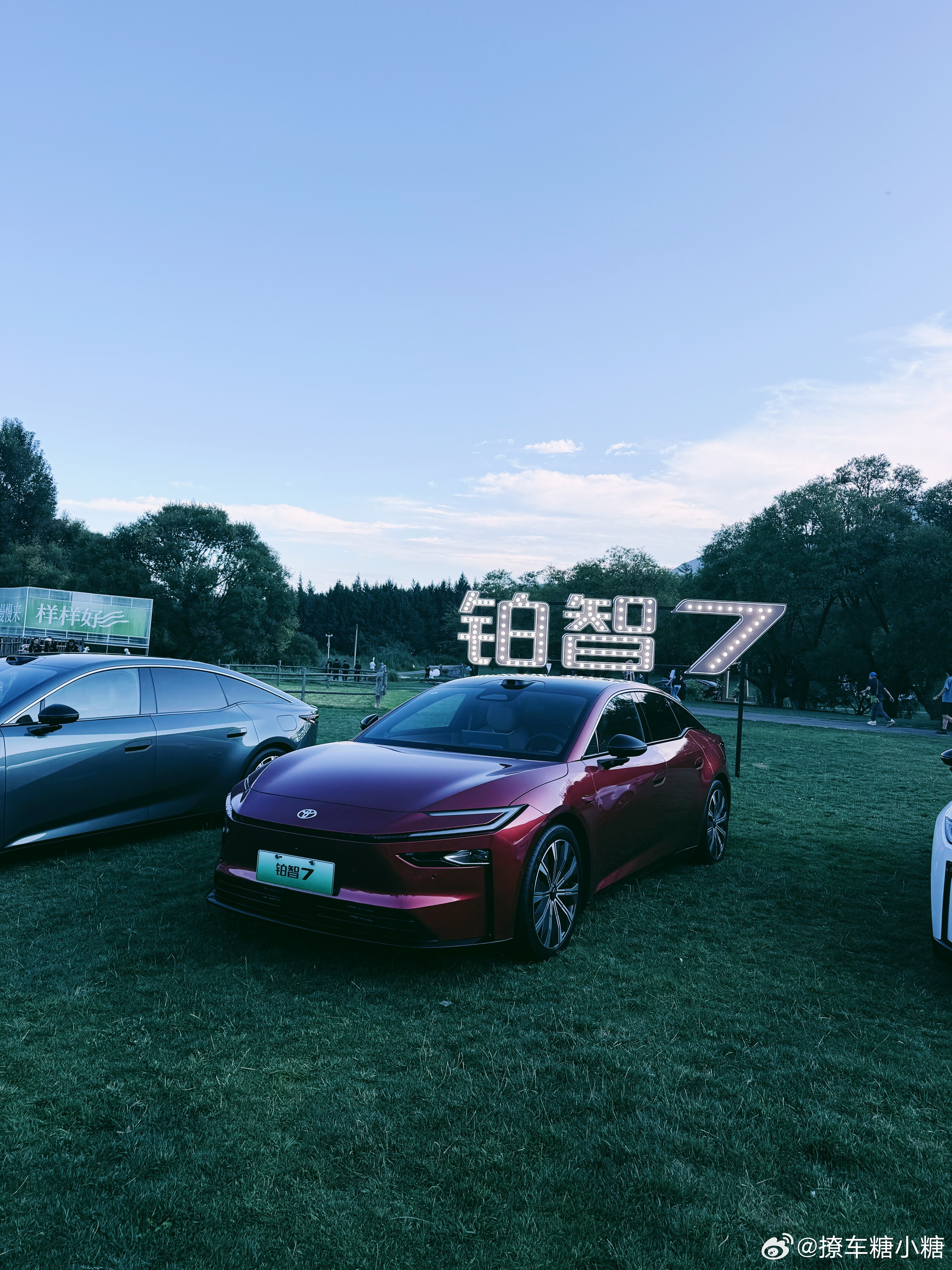 在丽江和广丰铂智7用户们一起去追甜心教主给心凌姐姐打Call王心凌参加丰田铂智7