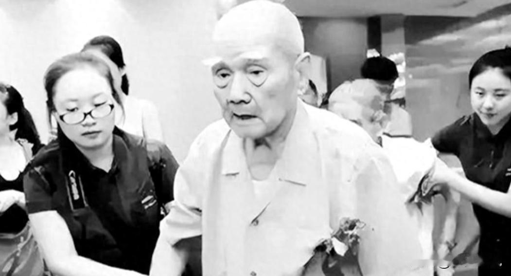 2002年，72岁台湾老兵回江苏老家探亲，喝多后突然嚎啕大哭：“其实，我是共产党