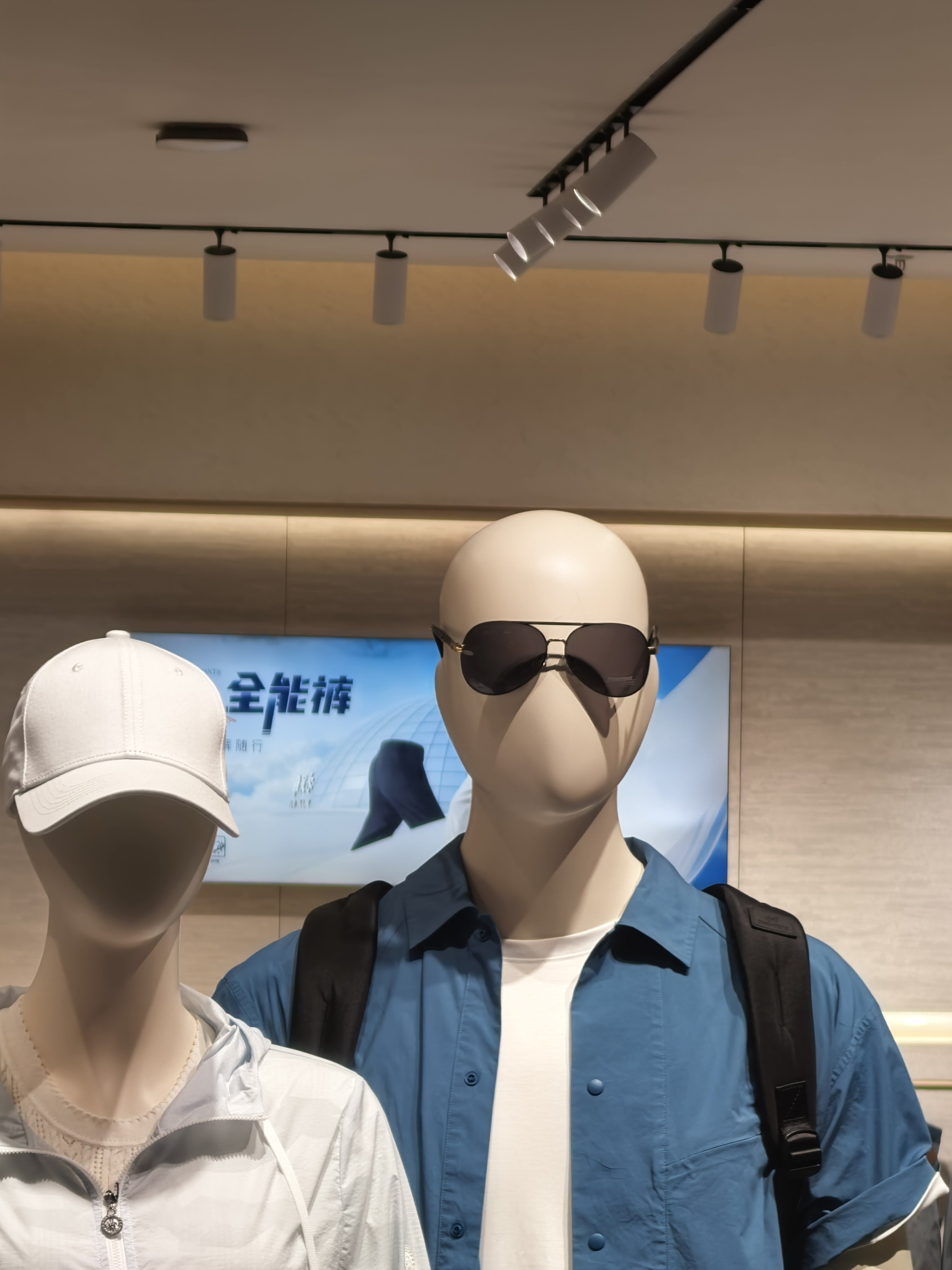 这墨镜是不是有点多余了😎 深圳·万达广场(华南城店)