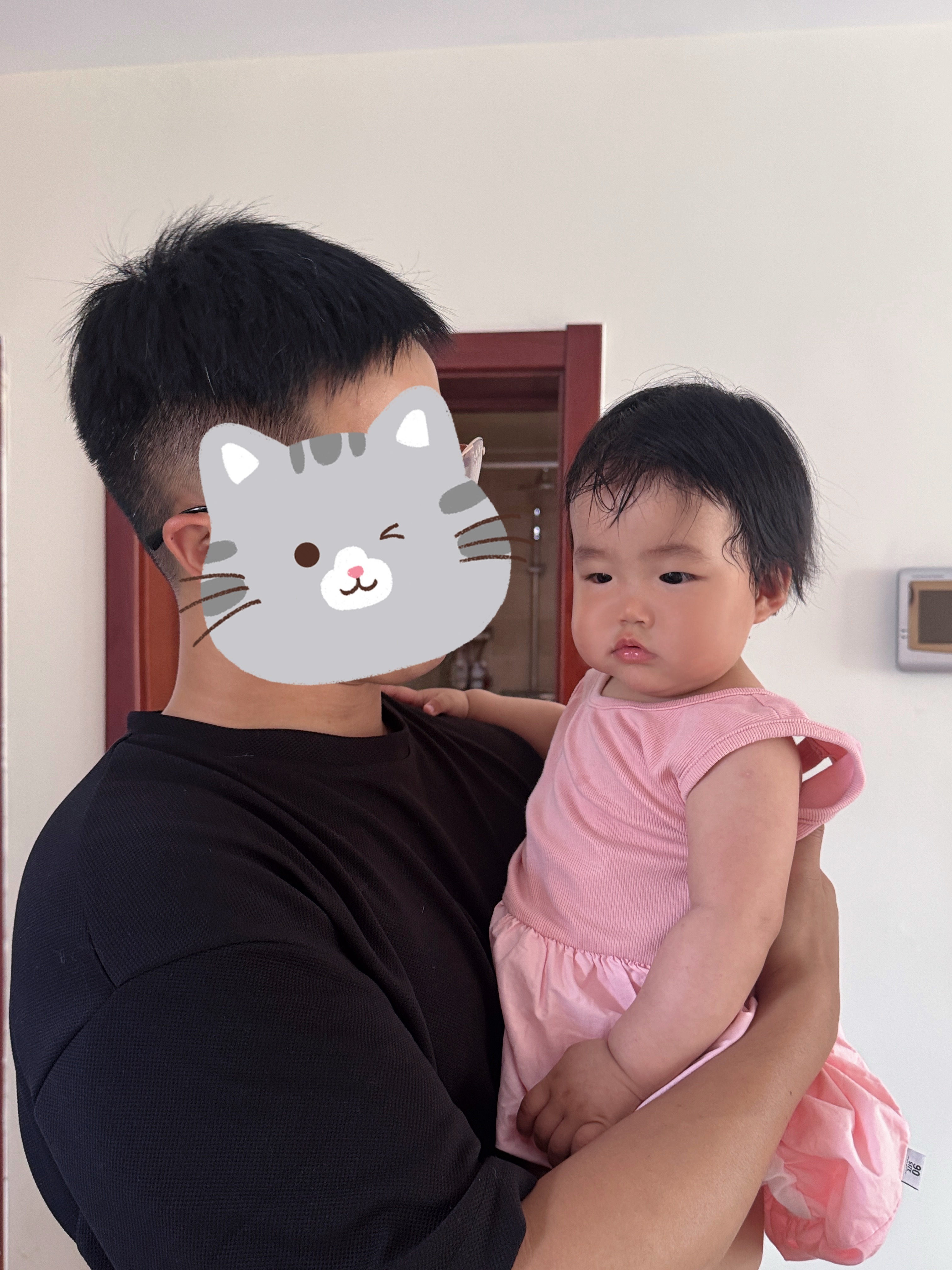 爸爸来了！这么一比我们大碗白着呢 