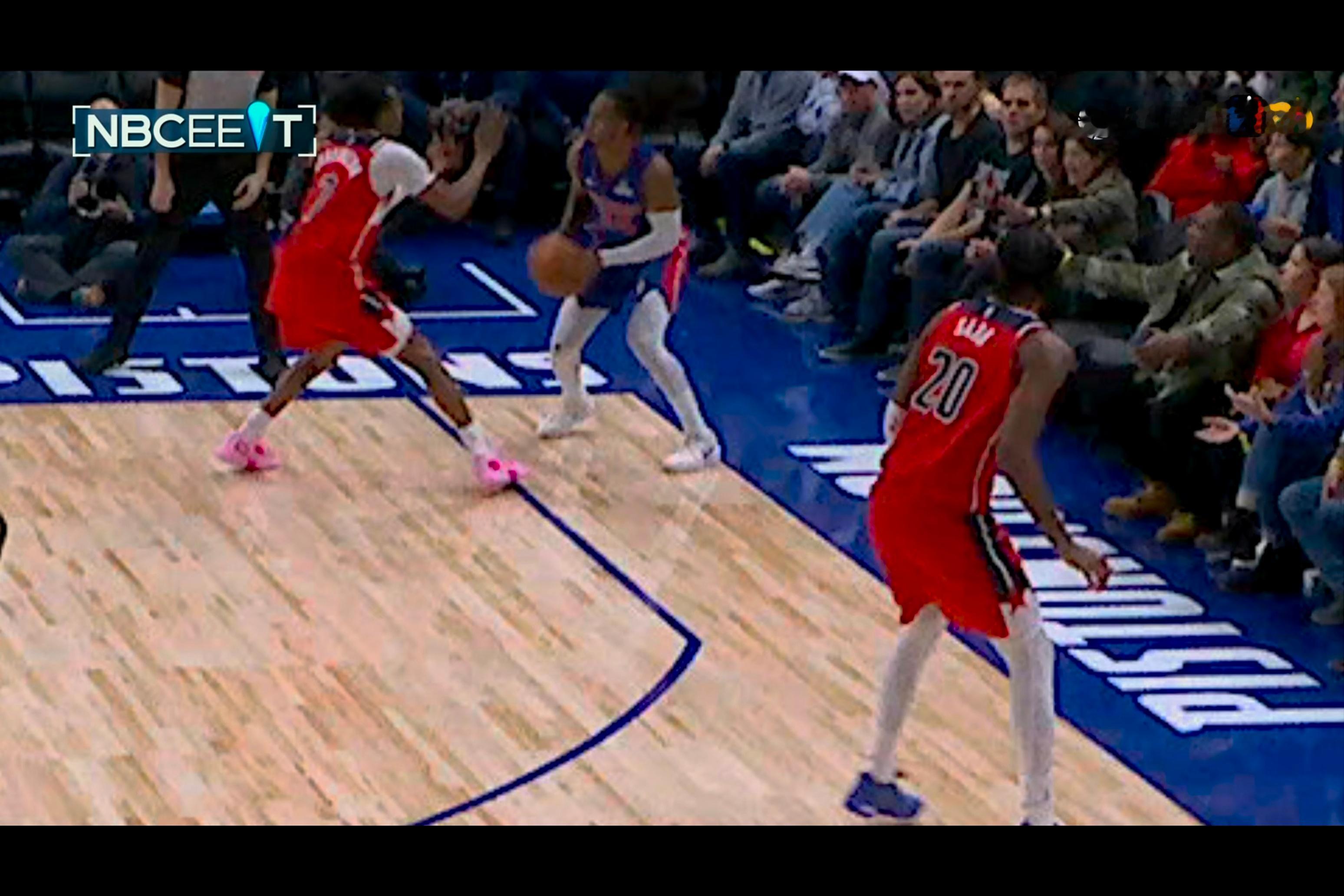 活塞也进了绝平三分詹金斯末节16分 最后投进一个底角三分把比赛拖入加时但是这球有