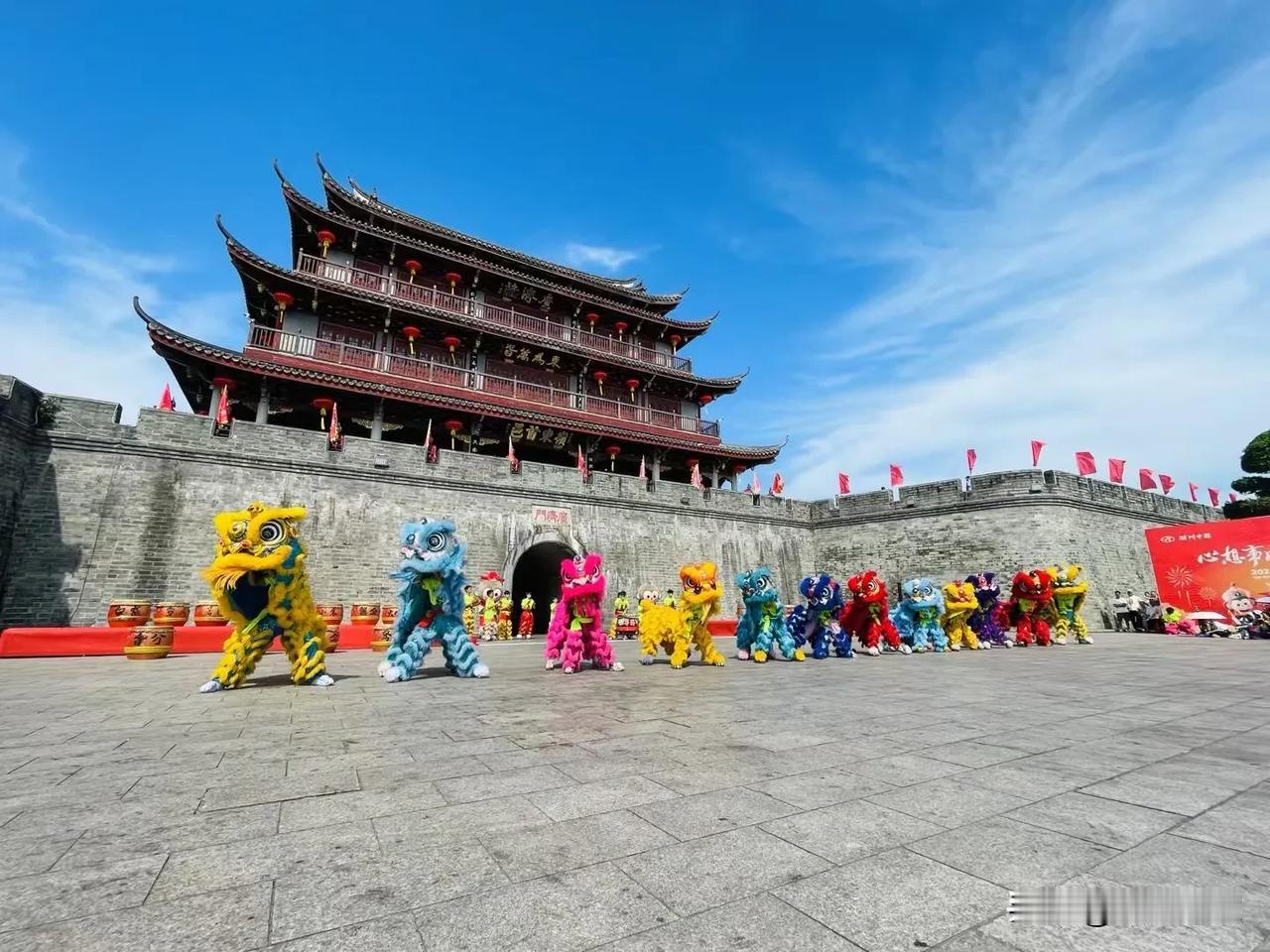  潮州国庆节迎来全国各地所有的游客 大家玩得不亦乐乎，他们希望以后还继续回来这个