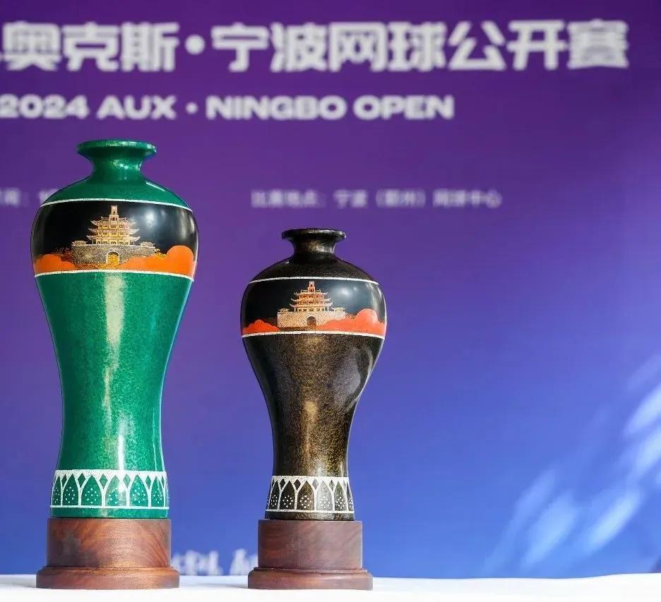 2024奥克斯·宁波网球公开赛的奖杯，不仅是对胜利者的嘉奖，更是宁波文化的传播。