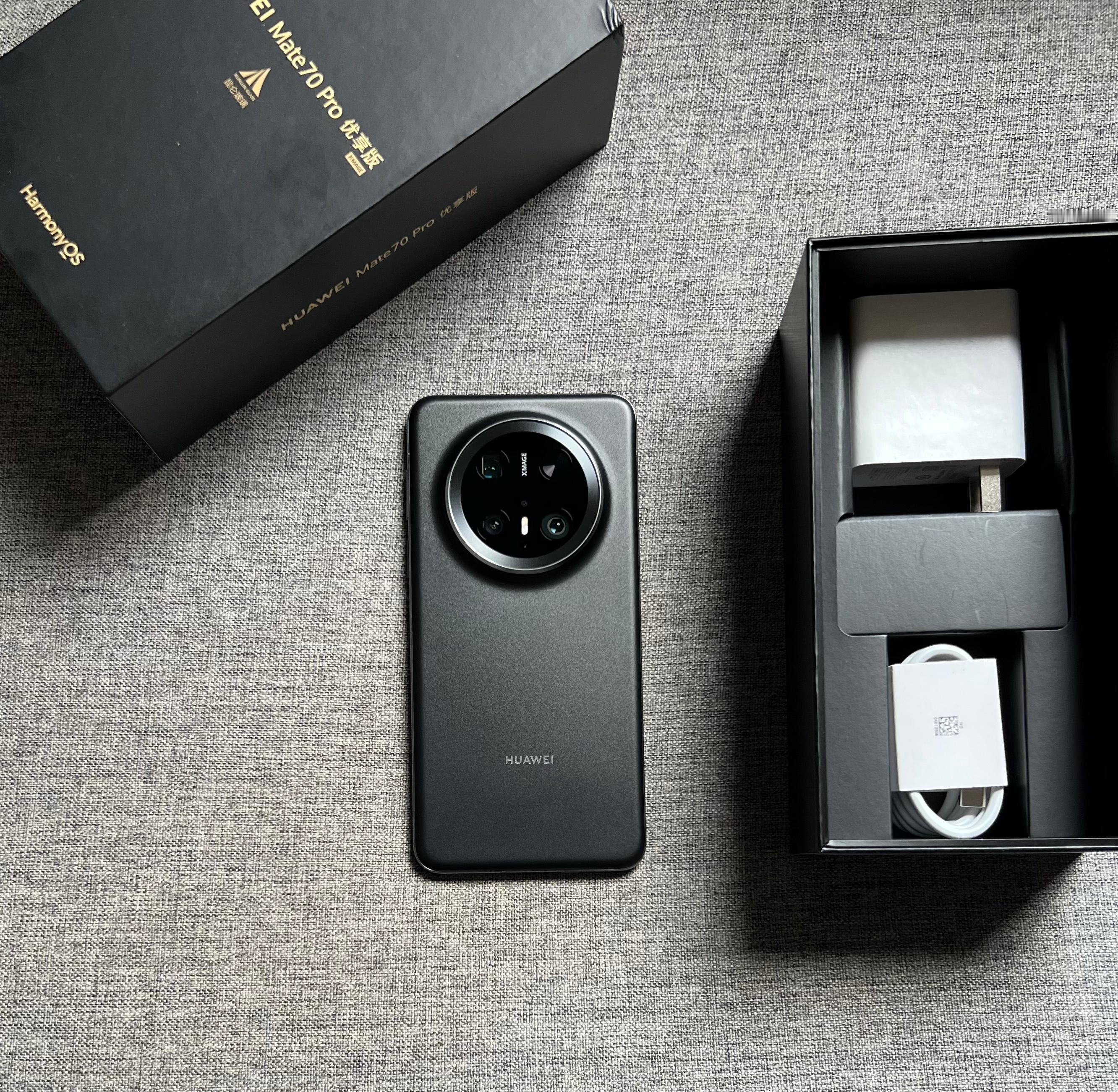 华为Mate70 Pro 优享版 12+512G 曜石黑，99新全套，电池效率1