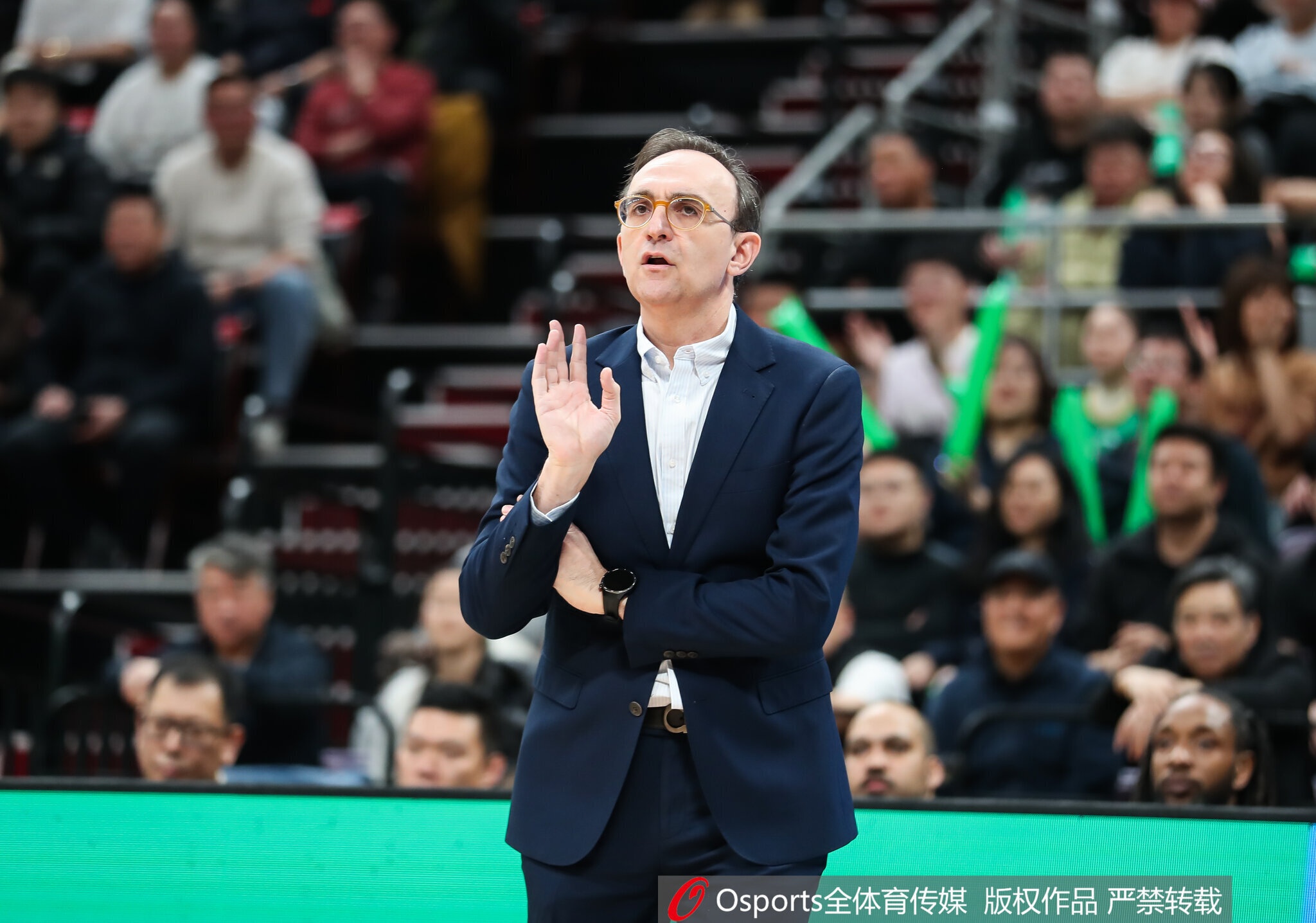 乌戈：我试着让所有球员上场 让新外援莱迪上场并和队友进行适应