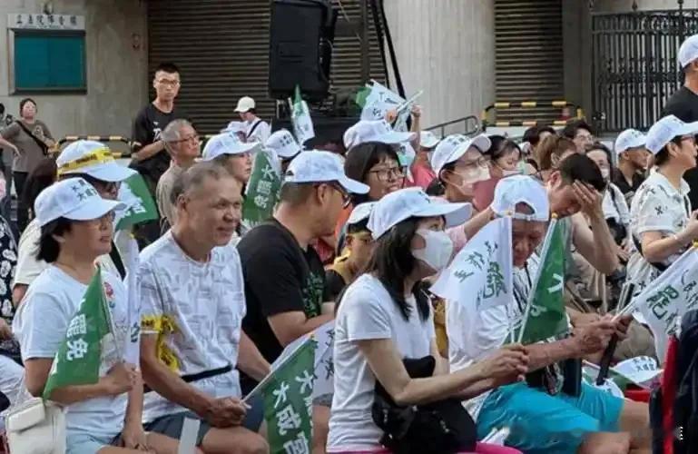 赖清德大罢免惨败：三记警钟敲醒“台独”幻梦！
 
2025年8月23日，台湾“大