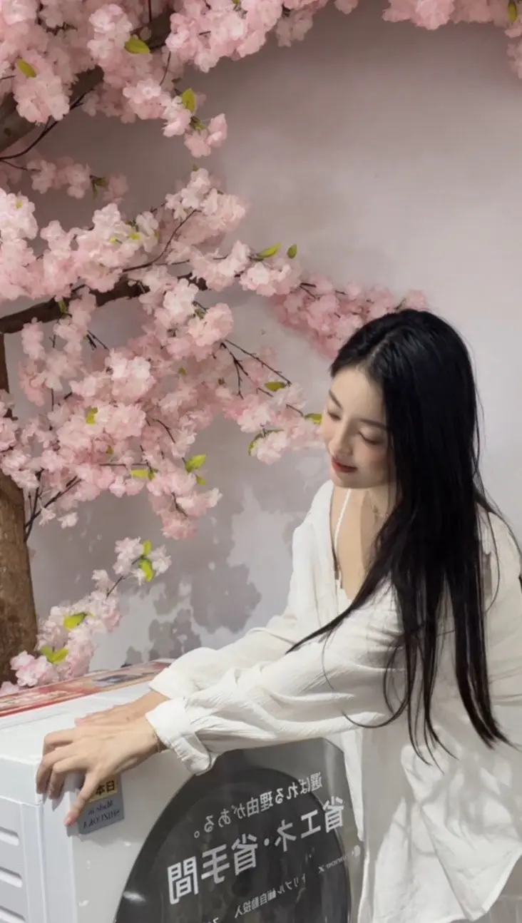 “你最盼望什么”“多挣钱 然后 越来越开心吧。”