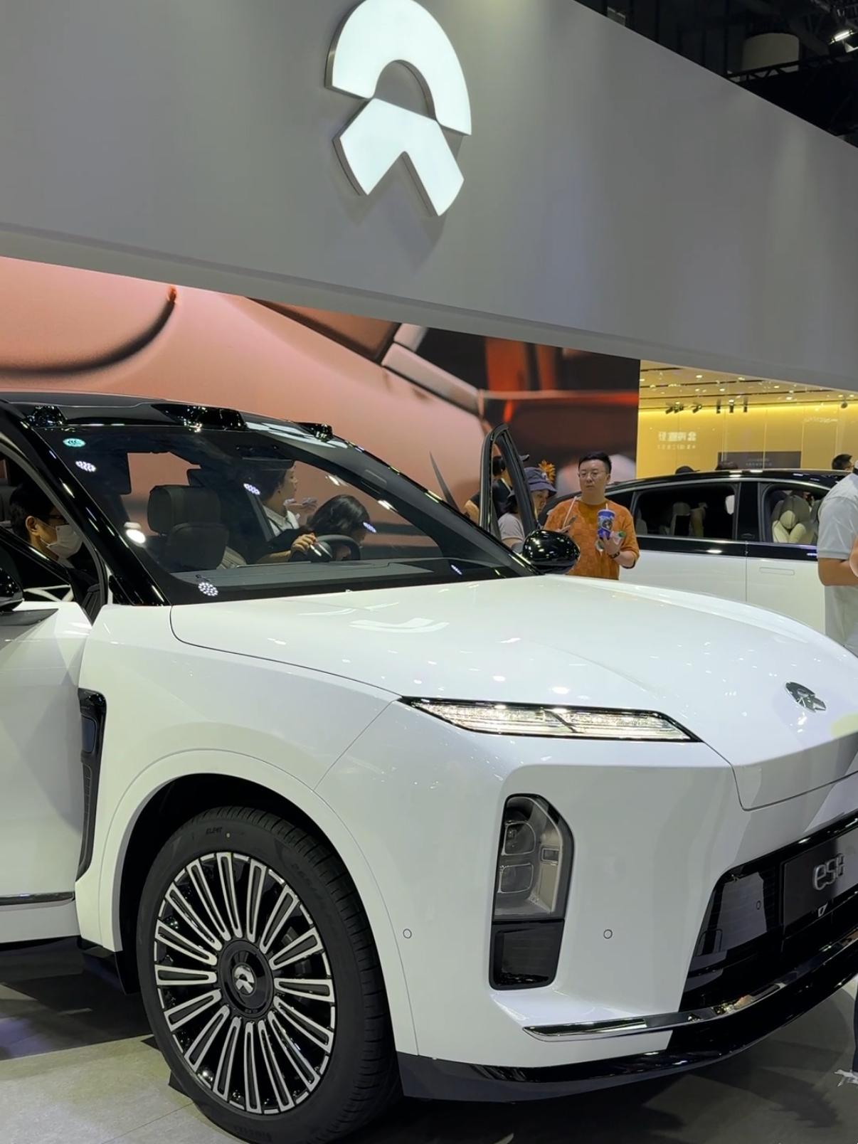 如果要入手40-50万级高端大三排SUV，想必蔚来ES8如今已是绕不开的标杆车型