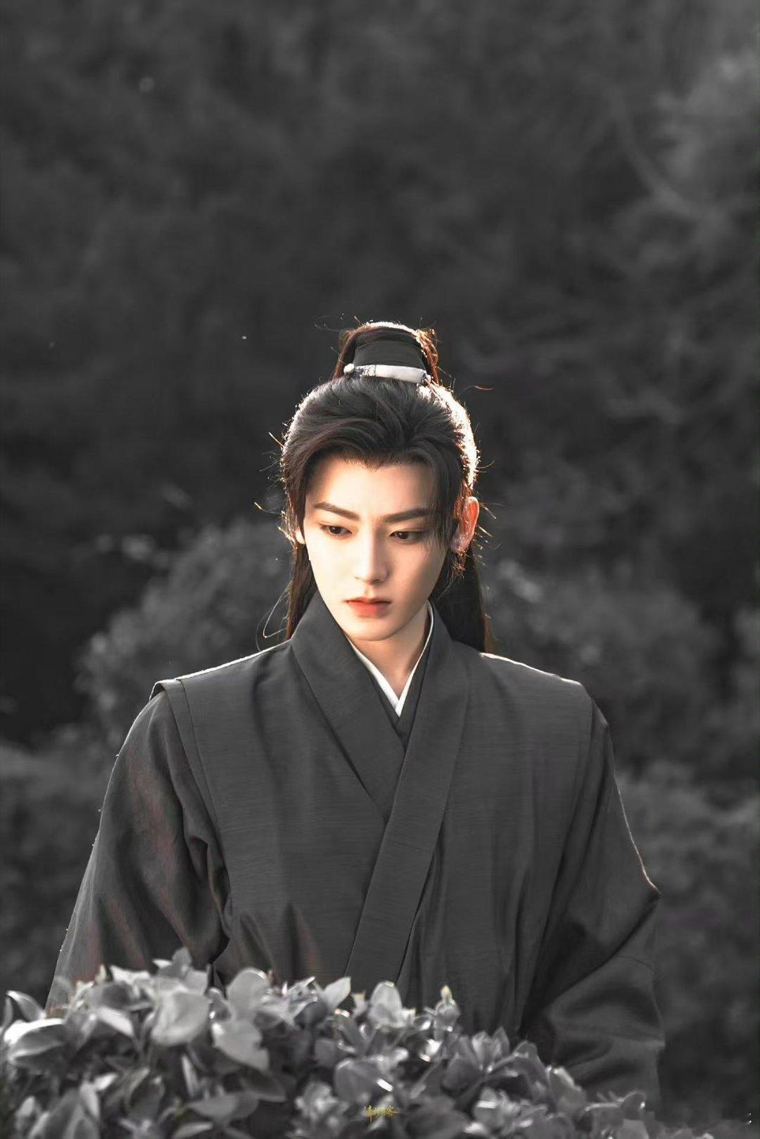 用侯明昊进行曲打开陆江来 前奏一起直接沦陷！陆江来的古装造型自带少年气，配上侯明