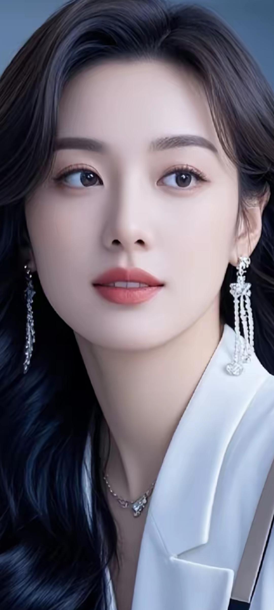 优雅白衣，闪耀耳环，气质满分！