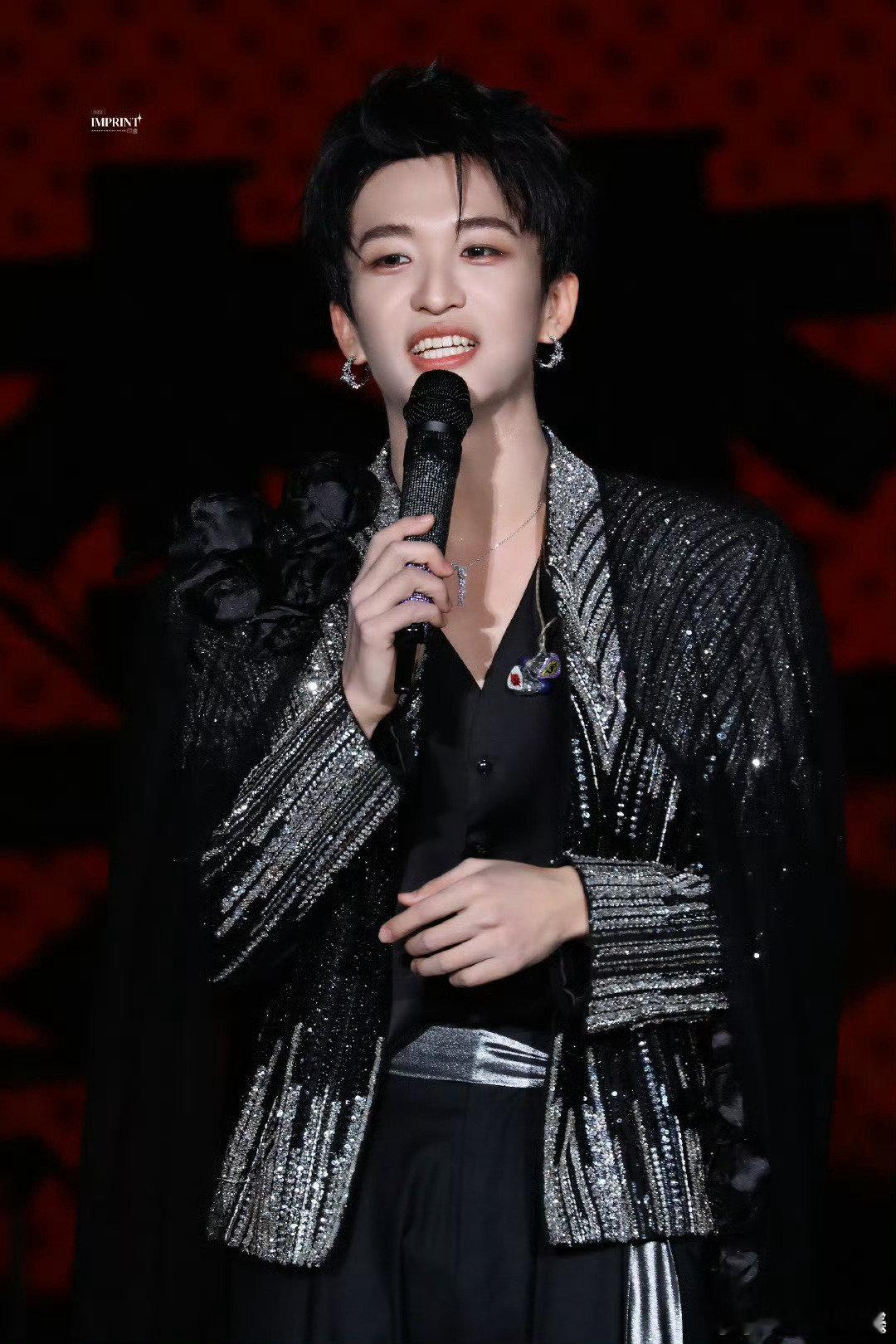 黄子弘凡再登江苏卫视跨年江苏卫视跨年 谁的DNA动了！黄子弘凡再登江苏卫视跨年，