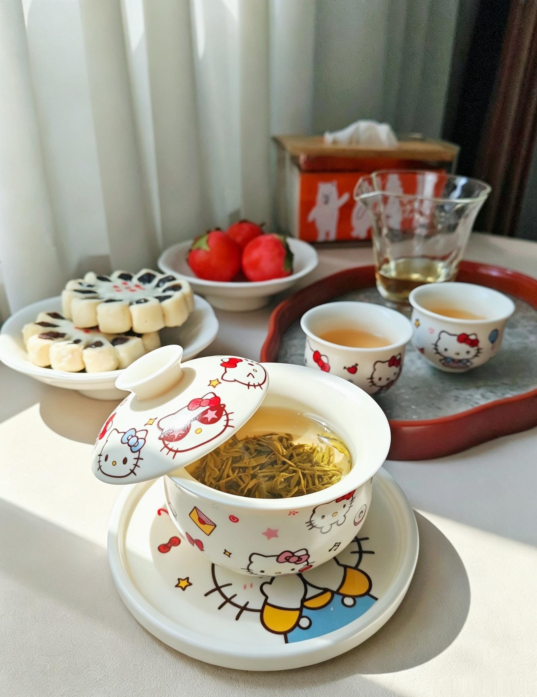 一代人有一代人的茶具要买这是我的Hello Kitty配枣花酥刚刚好  喜欢一个
