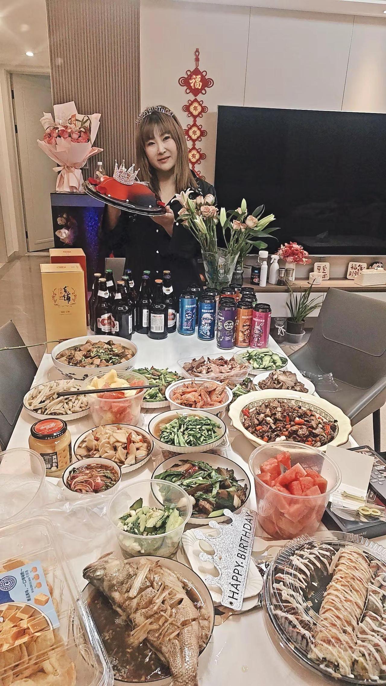 祝老大生日快乐，貌美如花，年年十八🌹🌹🌹