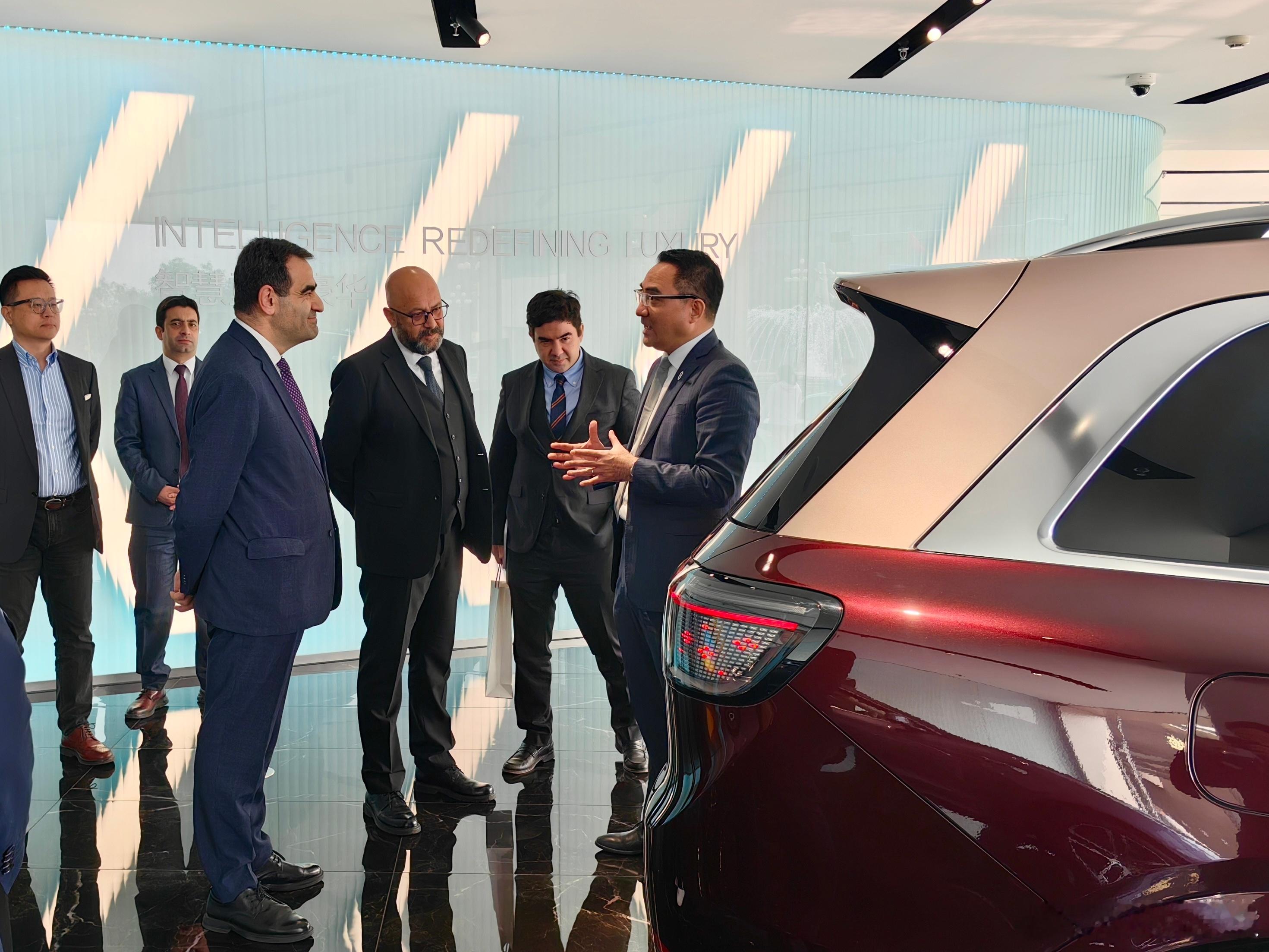 今天的主题是品牌大使见大使。在印尼独立80周年招待会后，我在赛力斯集团北京代表处