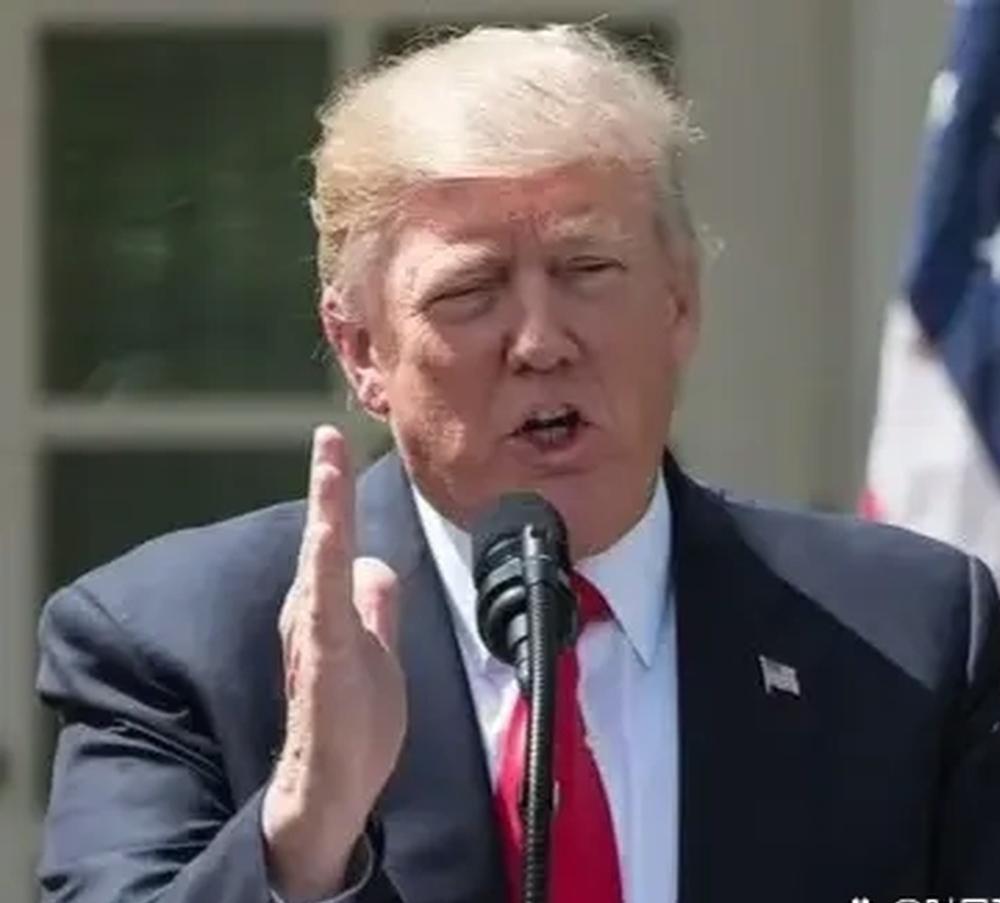 针对日元疲软，特朗普受访时表示：“他们货币疲软，希望得到一点帮助，而我们始终支持