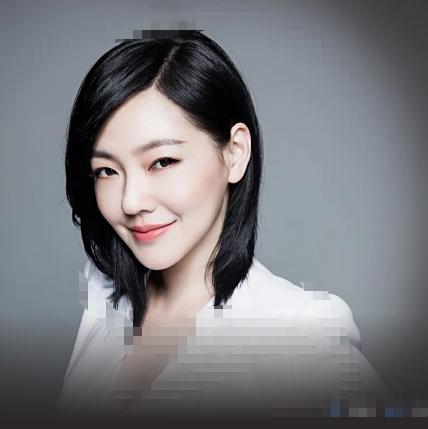 小 S 哭着拿奖复工，哪是怀念姐姐那么简单？这 “往前走” 藏着成年人最痛的清醒