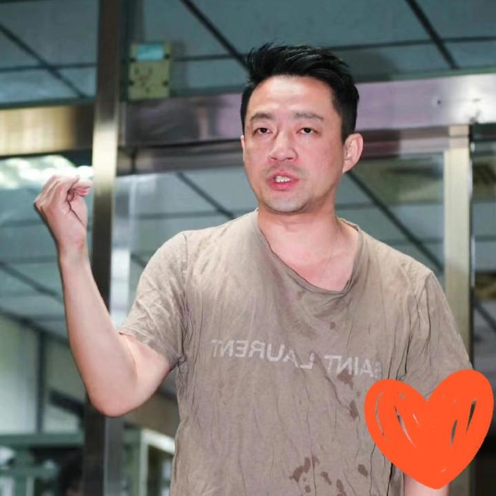 这场闹剧
终于要结束了
汪小菲这回是真的不再手软，直接收紧了钱袋子！这下大S在台