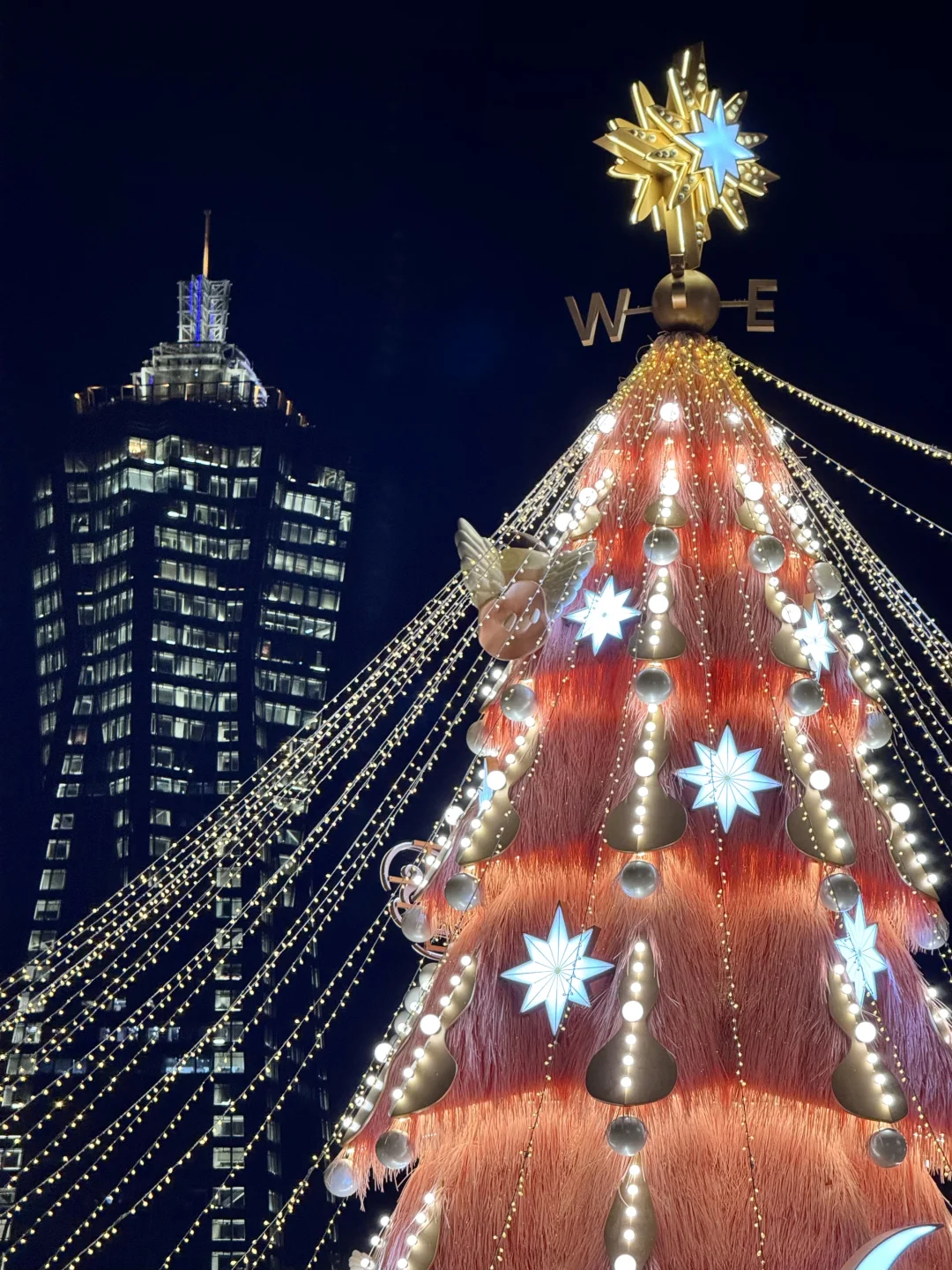杭州中心粉色圣诞树🎄🎀明天亮灯飘雪冲吗