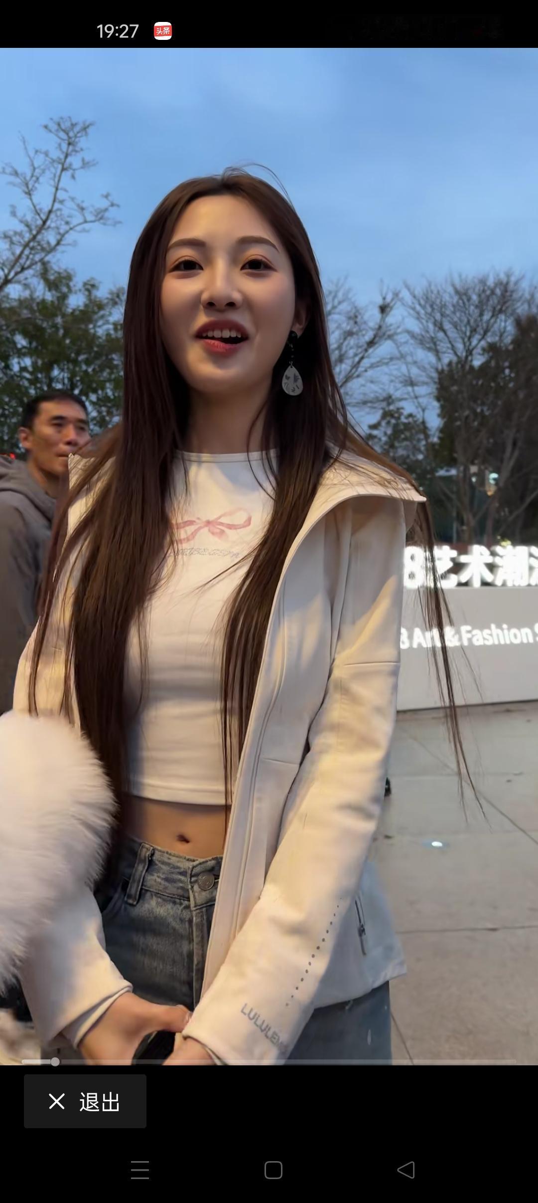 风华正茂时，笑语盈盈处。