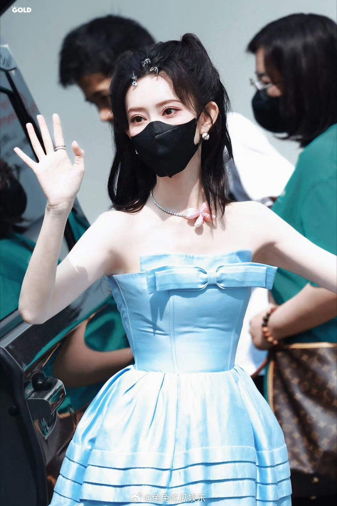 孟子义蓝色公主裙造型孟姐用美貌鲨人啊 ​​​