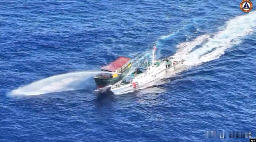 中国海警强硬驱逐南海菲律宾船只，美国却不高兴了，美国驻菲大使卡尔森对中国采取的行